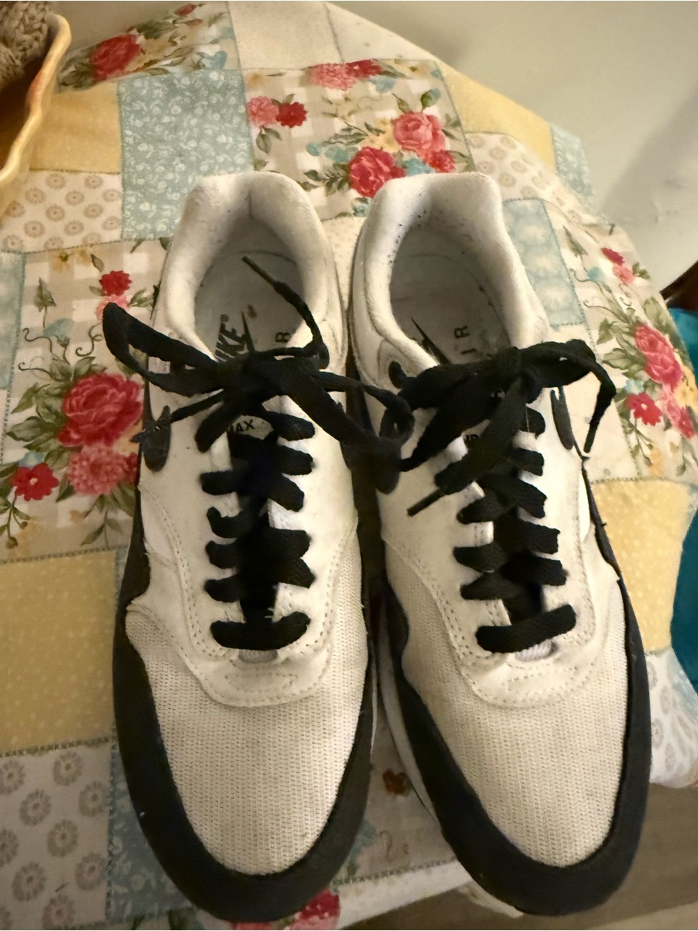 Nike White and Black Low-Top Sneakers